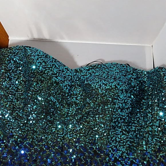 Deb brand special occasion dress, Size 24 - Picture 9 of 12